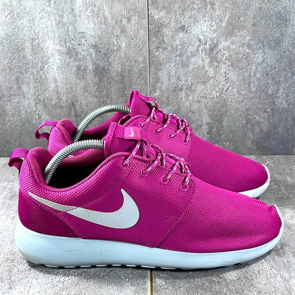 Nike Shoes - Nike Women’s Roshe Run Running Shoes Size 9.5